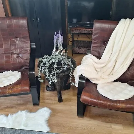 Semesterbostad Wooden House Ada