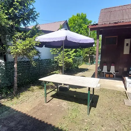 Semesterbostad Wooden House Ada *