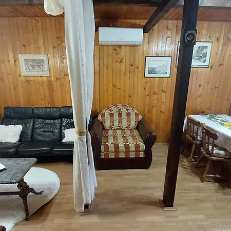 Сasa de vacaciones Wooden House Ada Belgrado